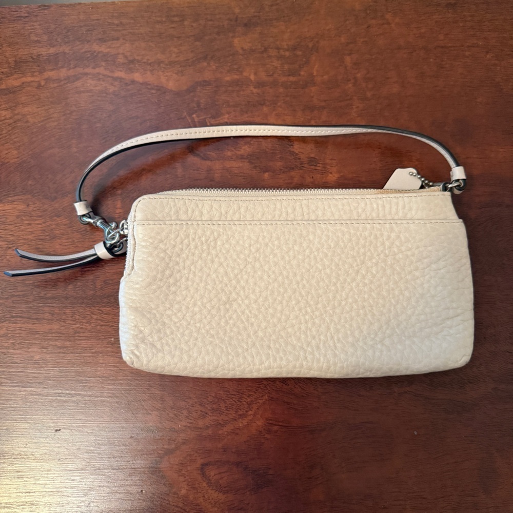 Coach Cream Leather Wristlet – Classic & Elegant - Picture 3 of 6